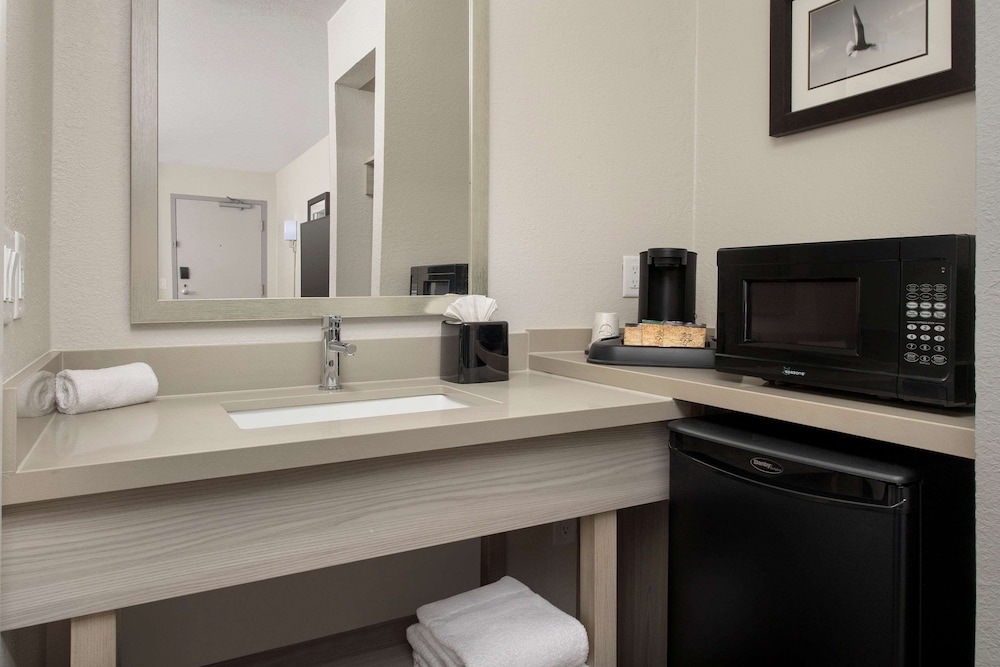 Quality Inn Atlantic Beach Mayo Clinic Jax Area - photo 16