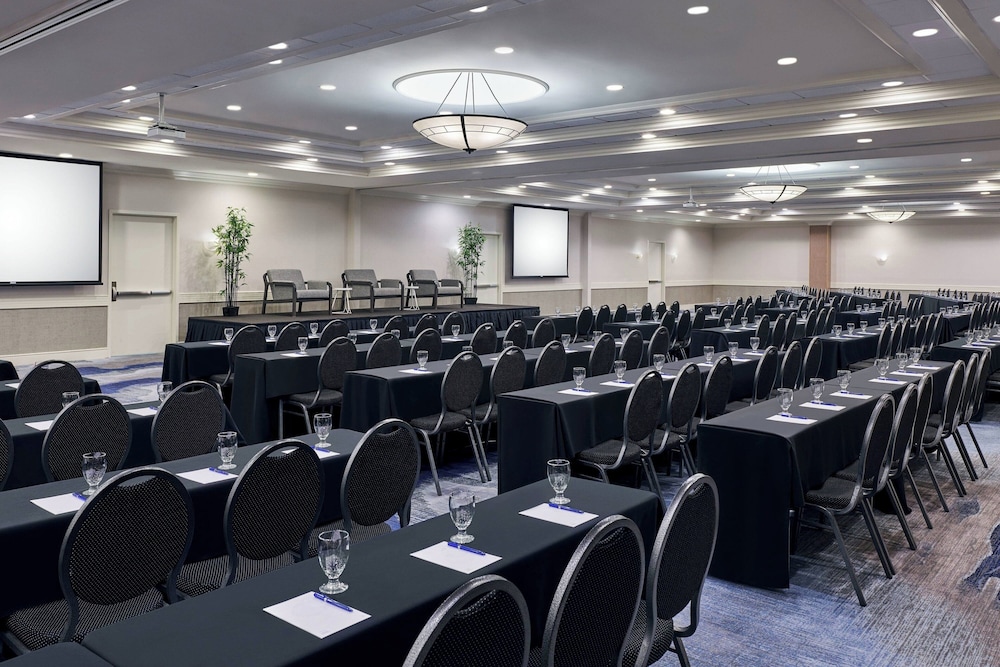Delta Hotels by Marriott Muskegon Convention Center - photo 43