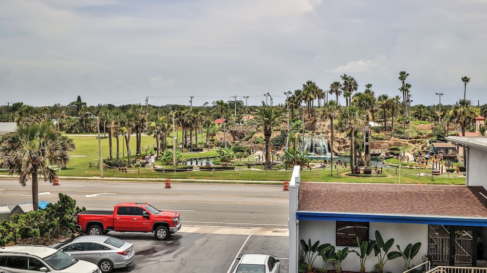 Driftwood Beach Motel - photo 116