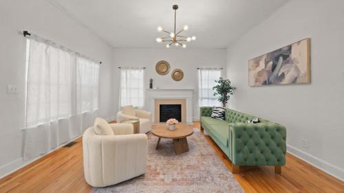 Modern Moroccan Villa w Firepit BBQ Game Room — 4-Star Luxury Hotel in Tampa, United States