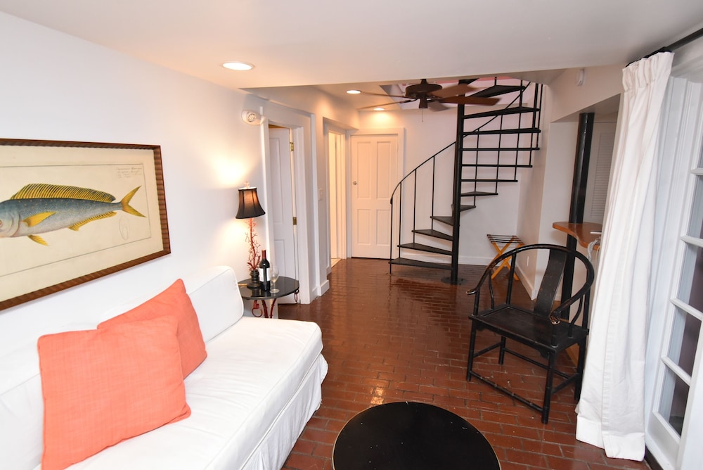 Simonton Court Historic Inn & Cottages - photo 92