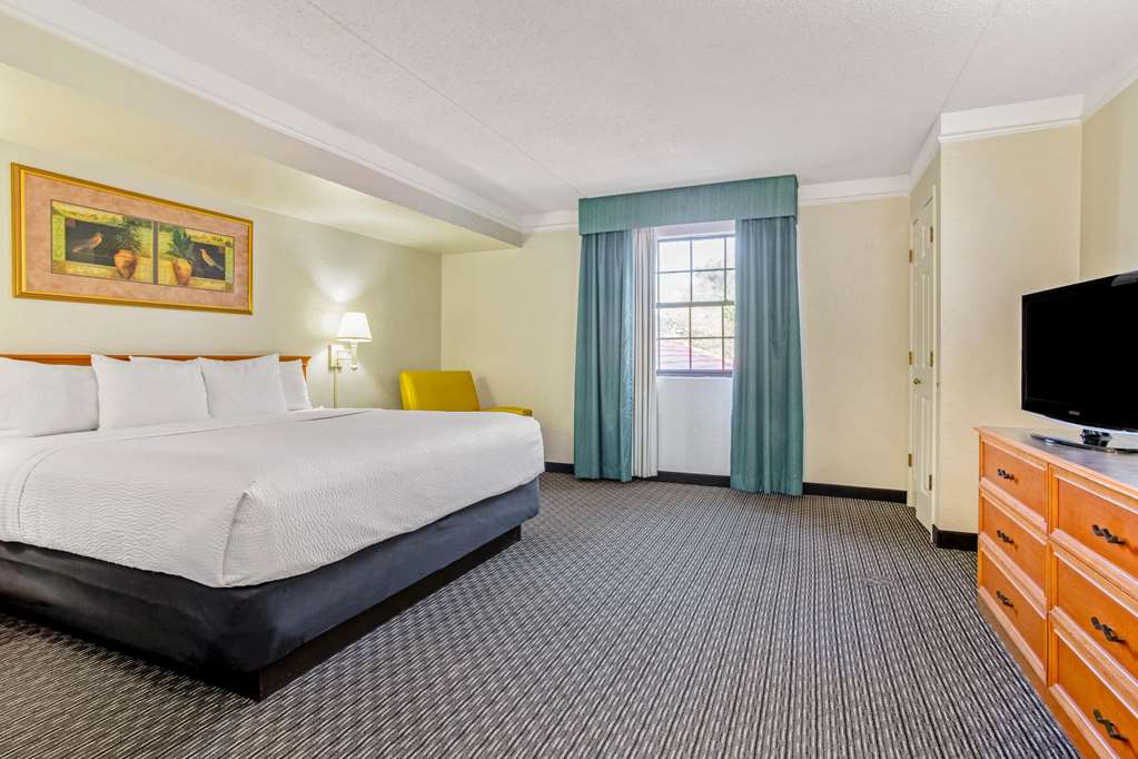 La Quinta Inn Tampa Bay Pinellas Park Clearwater - photo 35