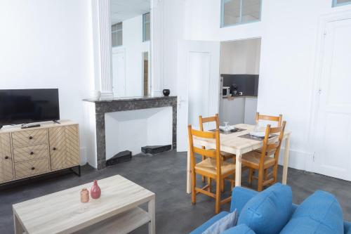 Havre Doux Tv Wifi Elegant Centre Ville in Montelimar, France