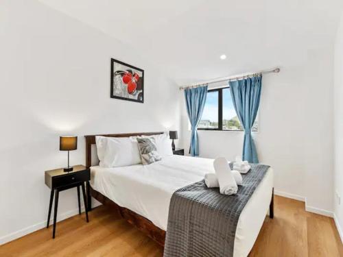 Ventura Serenity Townhouse with Parking and Patio — 4-Star Luxury Hotel in Auckland, New Zealand