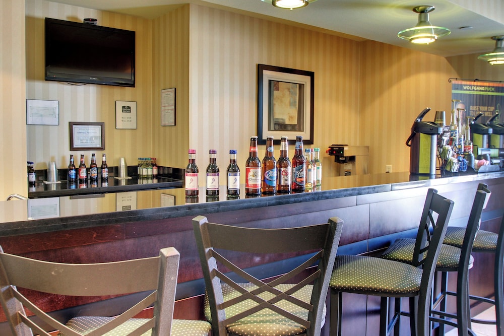 Cobblestone Inn & Suites Carrington - photo 44