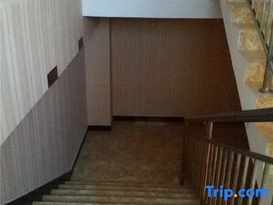 Ruoqi Kunlun Business Hotel in Ruoqiang, People's Republic of China