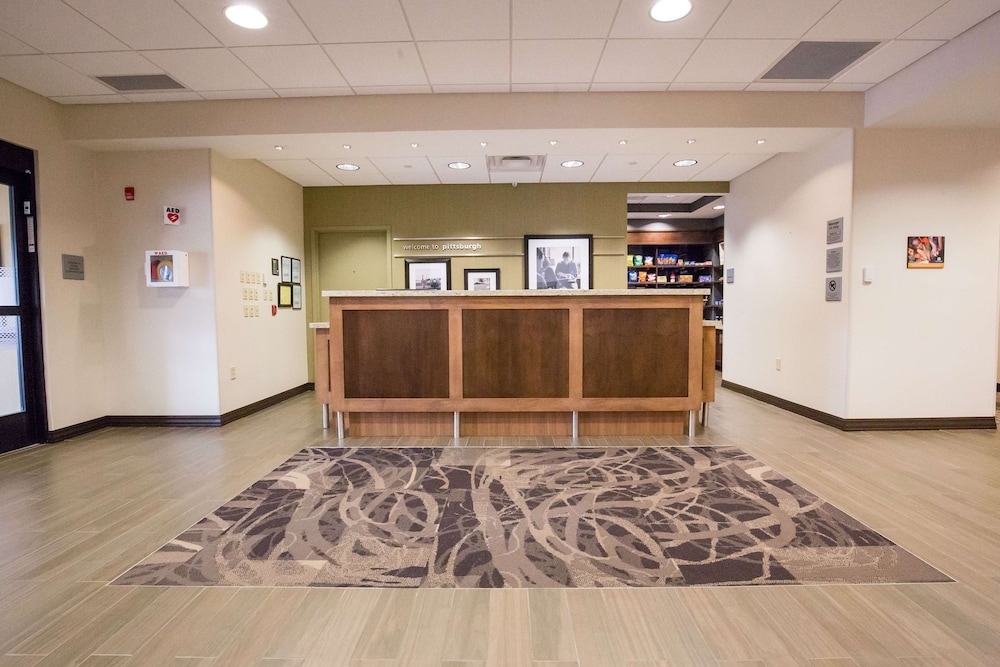 Hampton Inn & Suites Pittsburgh Harmarville - photo 3