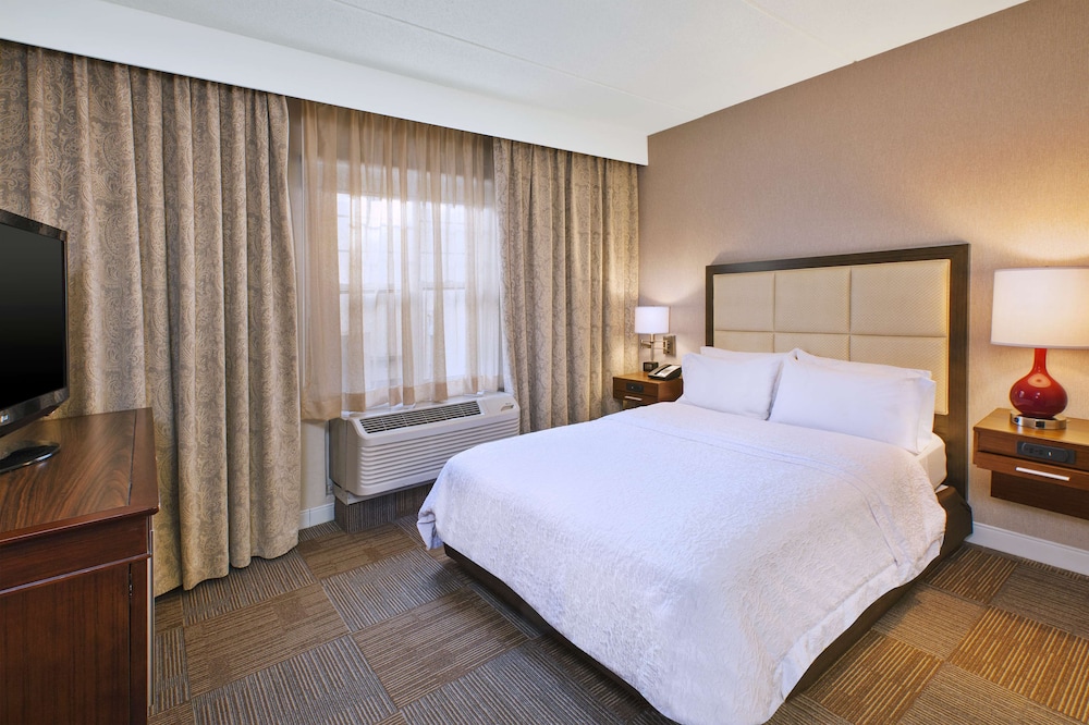 Hampton Inn & Suites Providence Warwick Airport - photo 9
