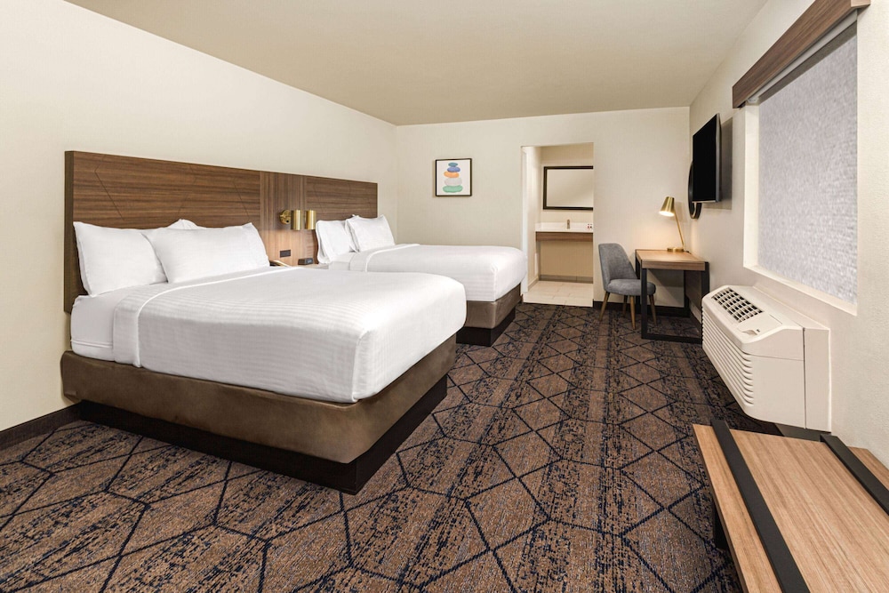 Ramada by Wyndham Modesto Yosemite Area - photo 29