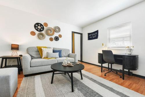 HostWise Stays The Butler Prime 1BR Butler St Apt across from Umami — 4-Star Luxury Hotel in Pittsburgh, United States