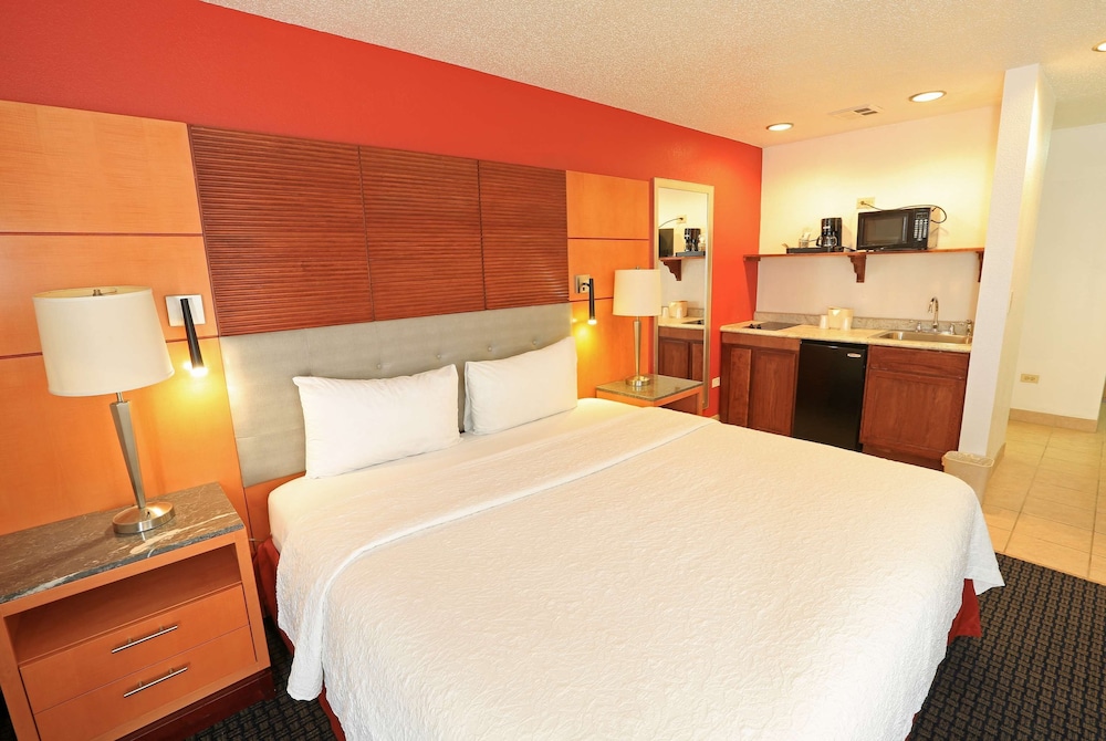 Days Inn by Wyndham Calumet Park - photo 10