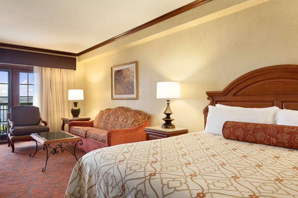 Chateau On The Lake Resort Spa and Convention Center - photo 17