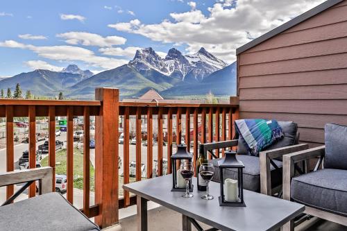 Stoneridge Mountain Resort Condo managed by Little Sister Getaways in Canmore, Canada