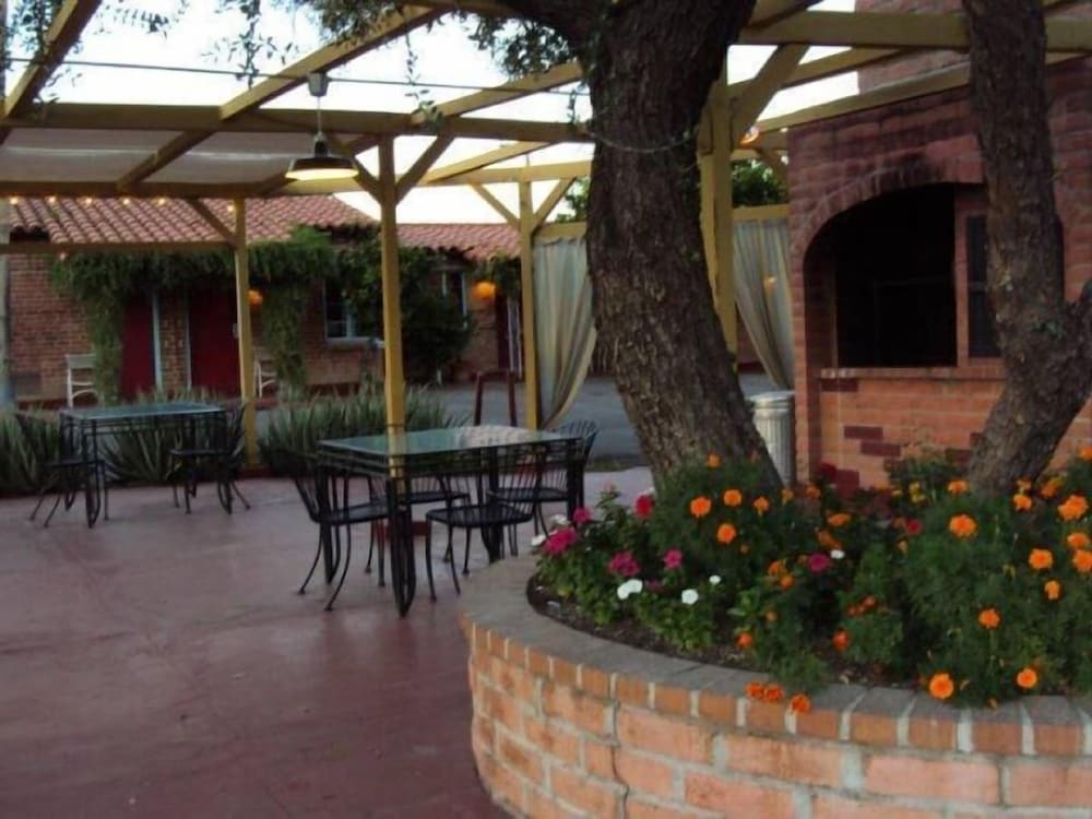 La Siesta Motel - photo 34