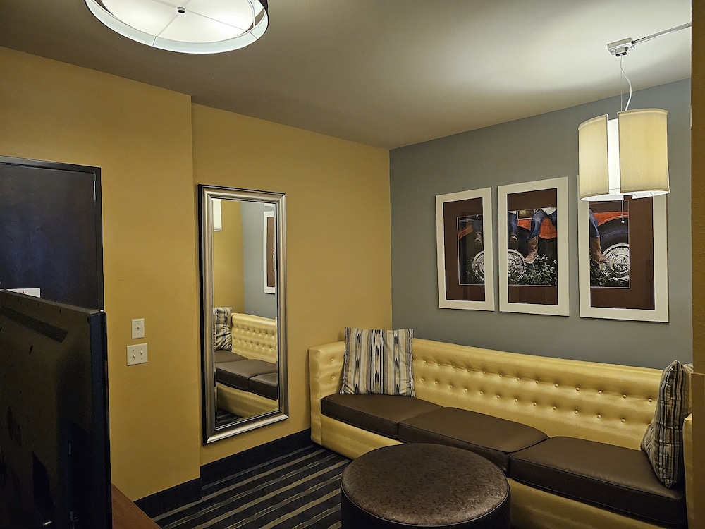 Holiday Inn Express & Suites Perry National Fairground Area #34 by IHG - photo 34