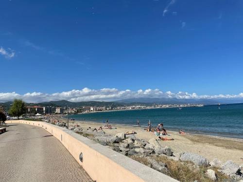 Autumn — hotel in Vado Ligure