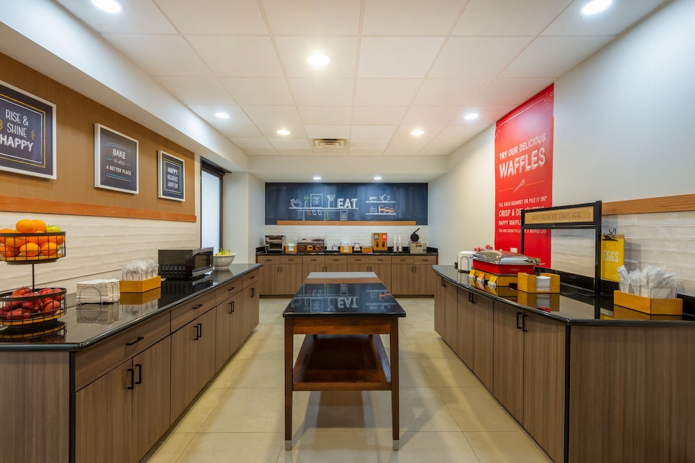 Hampton Inn Belle Vernon - photo 30
