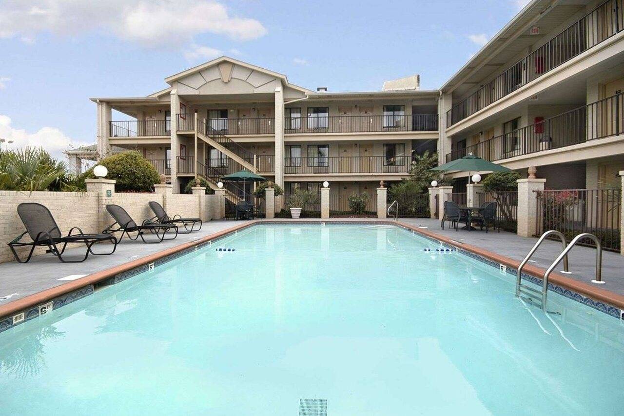 Days Inn & Suites by Wyndham Mobile - photo 3