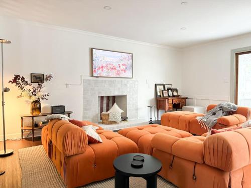Elegant 4BR Retreat in Cary Garden Views near RDU — hotel in Cary