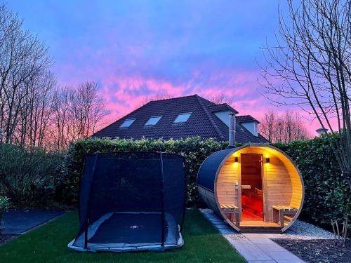 Newly renovated luxurious Villa hottub sauna 7 bedrooms — 4-Star Luxury Hotel in Zeewolde, Netherlands