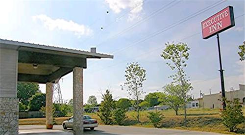 Comfort Executive Inn - photo 4