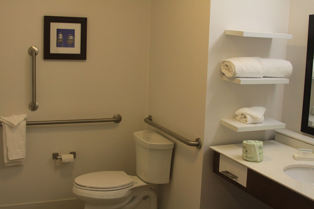 Quality Inn Pratt - photo 13
