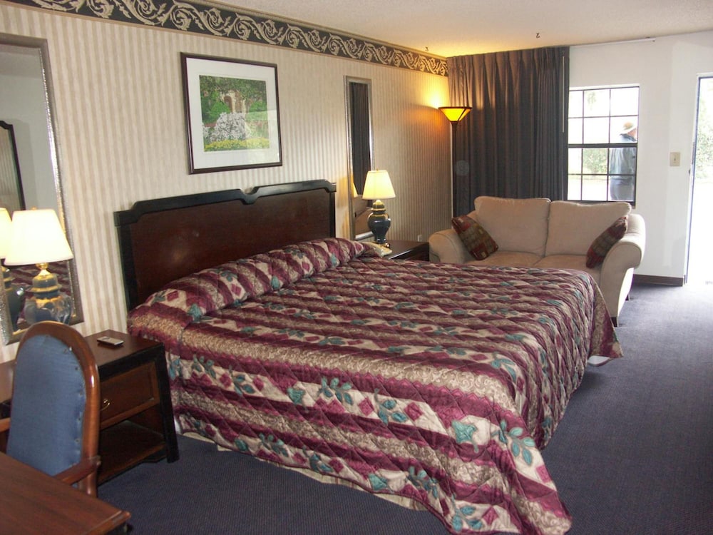 Deerwood Inn and Madison Campground - photo 15