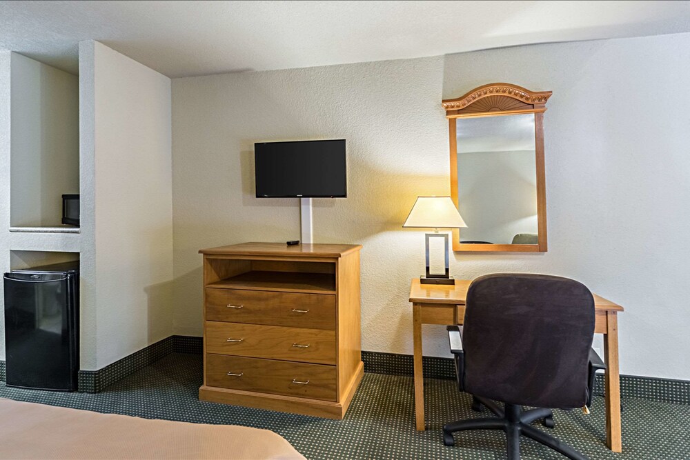 Eco Inn Suites by Hotel O Baytown - photo 21