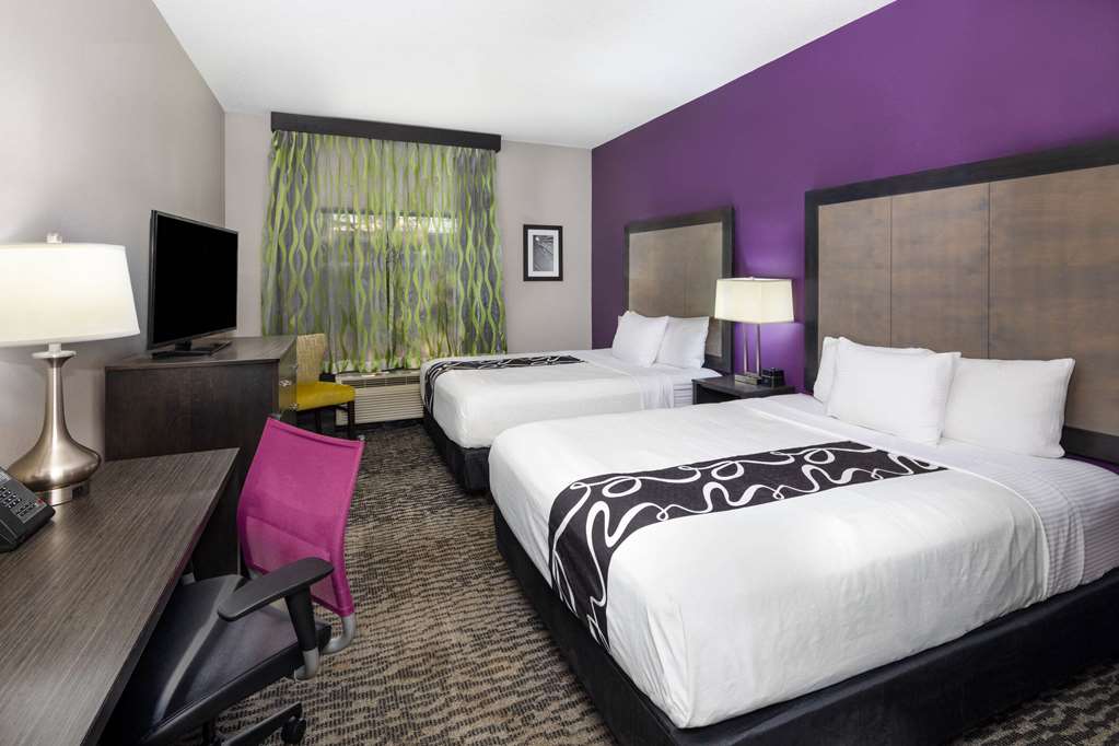 La Quinta Inn & Suites by Wyndham Kennesaw - photo 11