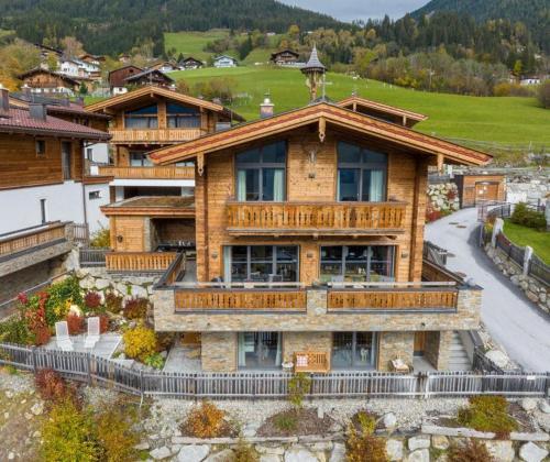 Nationalpark Chalet Hohe Warte 2 — 4-Star Luxury Hotel in Neukirchen Am Grossvenediger, Austria