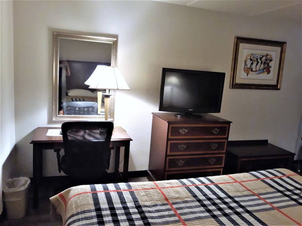 Madison Inn and Suites - photo 13