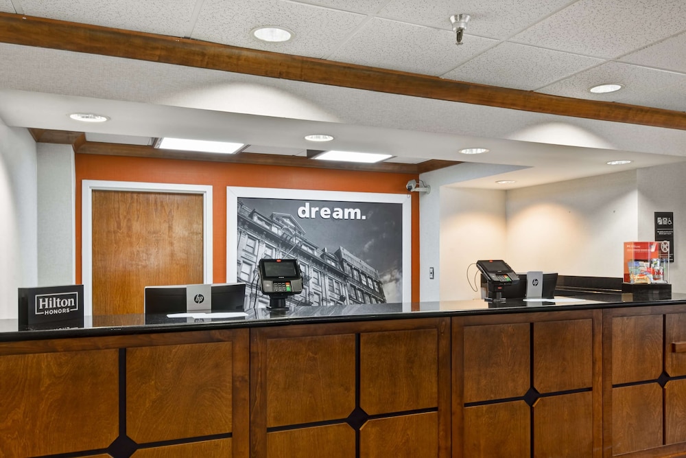Hampton Inn Memphis Poplar - photo 6