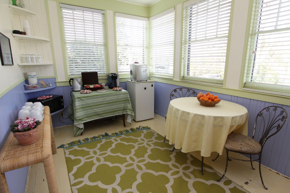 Kelley & Young Wine Garden Inn - photo 39