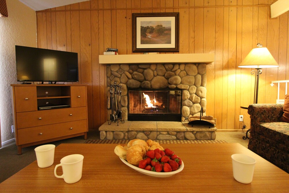 Lake Arrowhead Chalets a VRI resort - photo 10