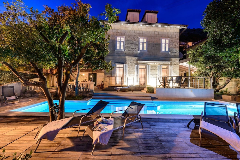 Villa Donna Paola — 4-Star Luxury Hotel in Dubrovnik, Croatia