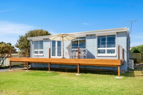 Salomon Sea Haus Sellicks Beach C21 SouthCoast Holidays — 4-Star Luxury Hotel in Sellicks Beach, Australia