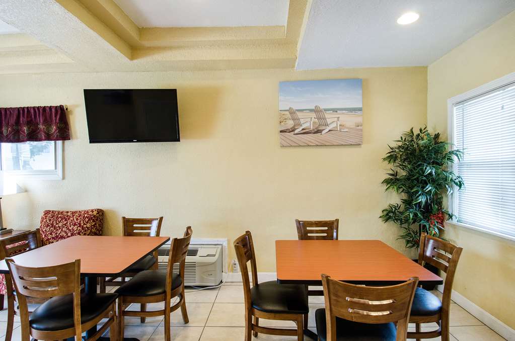 Econo Lodge West Yarmouth on Cape Cod - photo 21