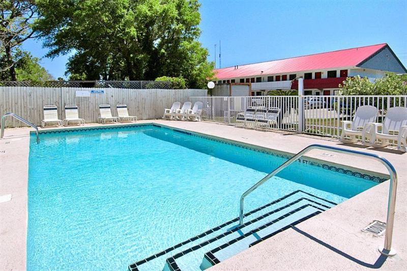 Red Roof Inn Panama City Beach - photo 20