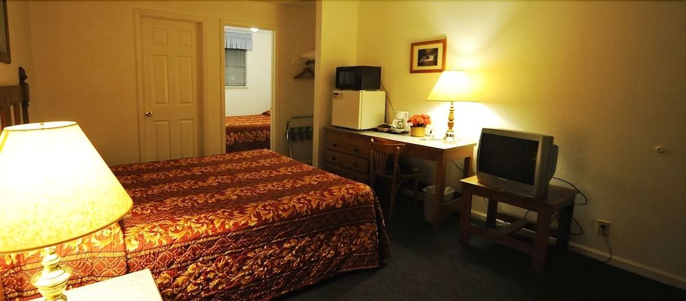 Burney Motel - photo 8