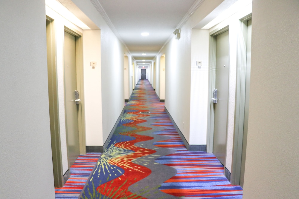 Quality Inn Cleveland North - photo 42