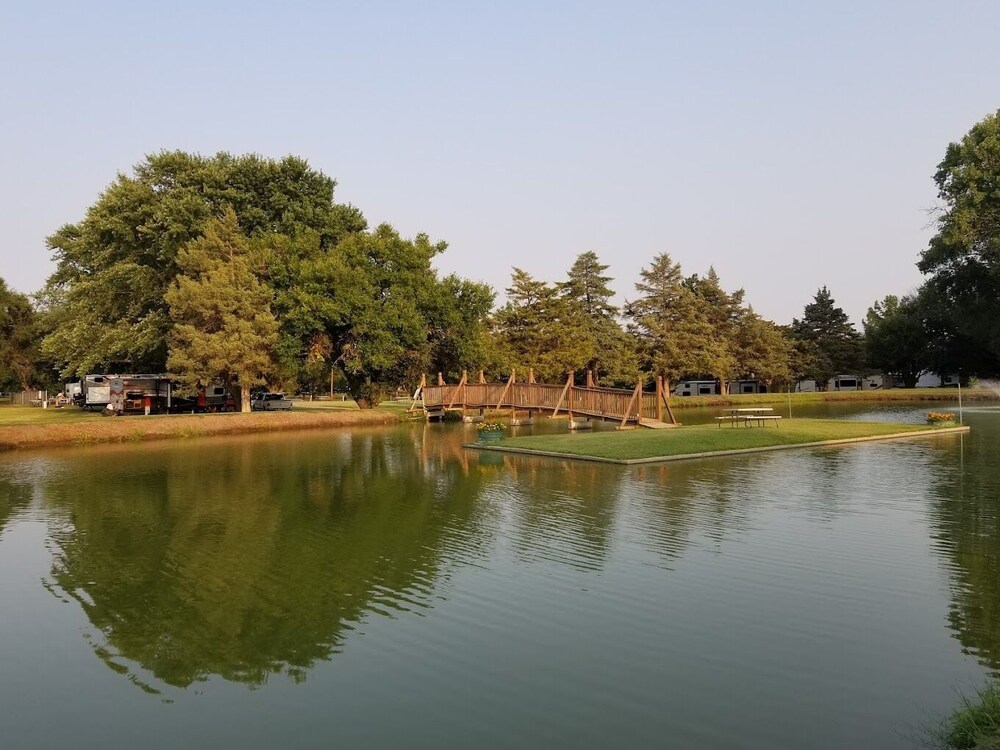 Wichita's Spring Lake RV Resort — hotel in Halstead