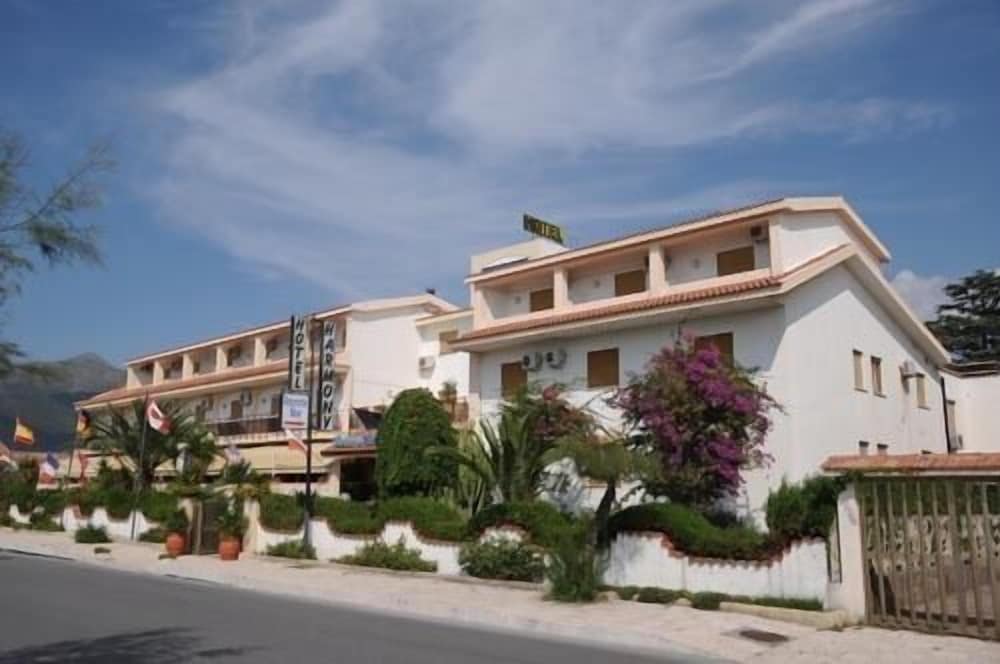 Hotel Harmony — Tortora