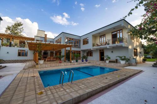 Asante Karibu House — 5-Star Luxury Hotel in Arusha, Tanzania
