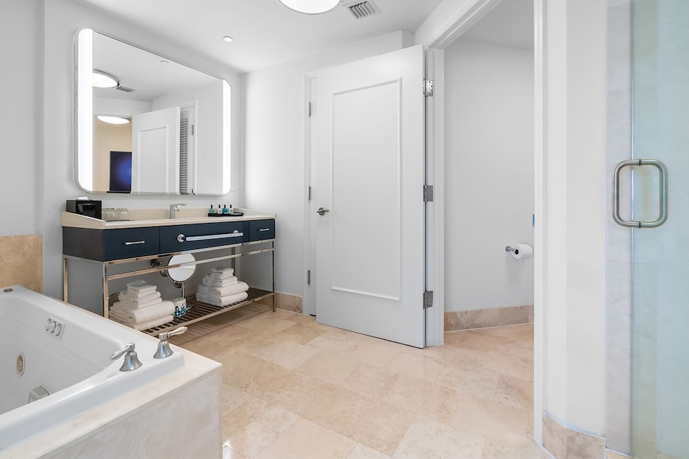 Fontainebleau Miami Beach Private Luxury Suites - photo 371