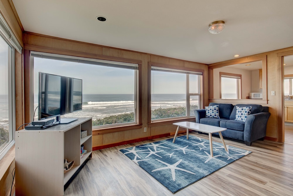 Ester Lee Oceanview Inn - photo 39