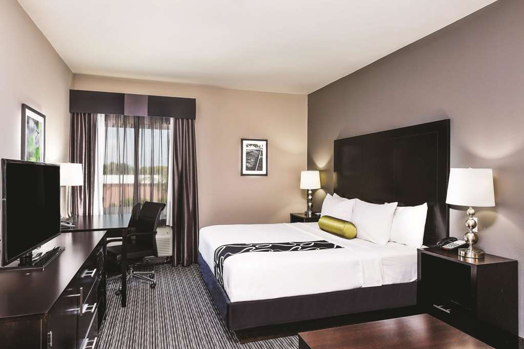 La Quinta Inn & Suites by Wyndham Rockport Fulton - photo 19