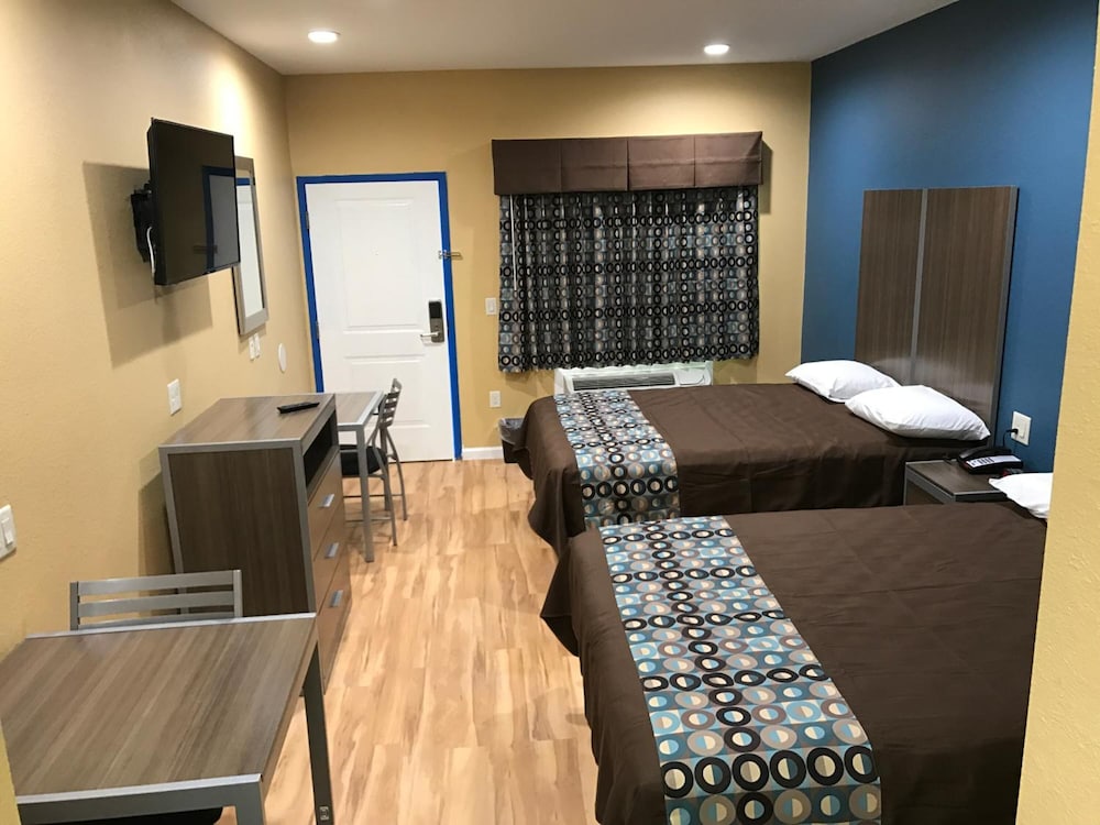 Deluxe Inn & Suites Baytown - photo 20