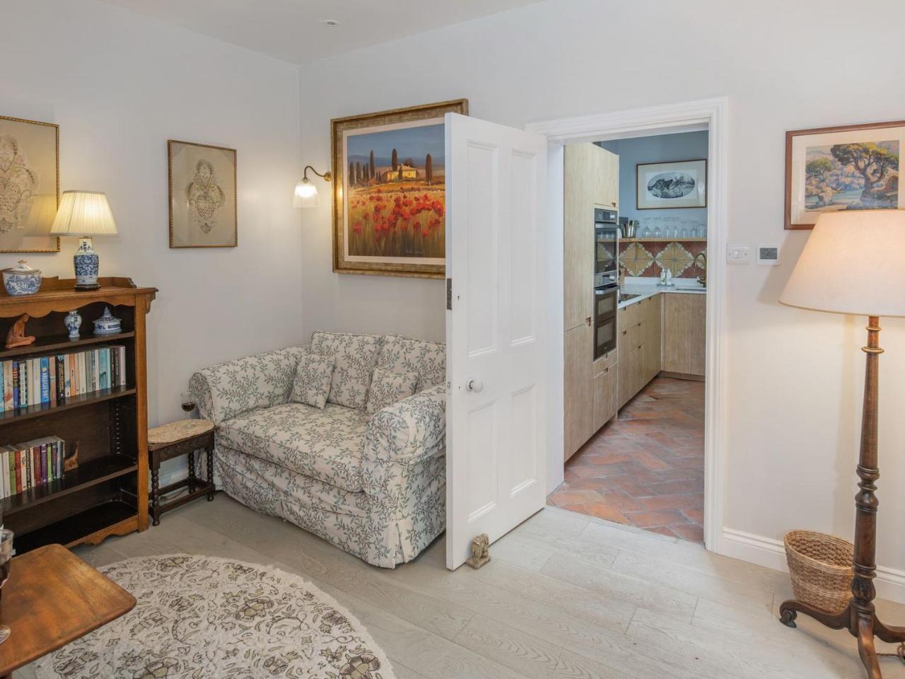 The Nook At Henge Estate — 4-Star Luxury Hotel in Shrewton, United Kingdom