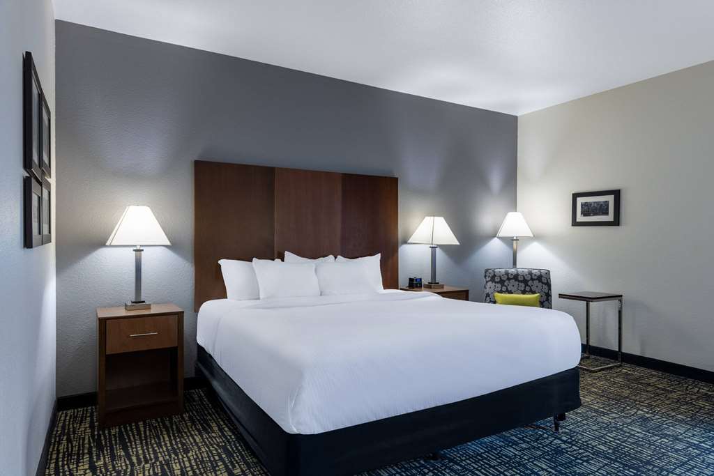 La Quinta Inn & Suites by Wyndham Morgantown - photo 43