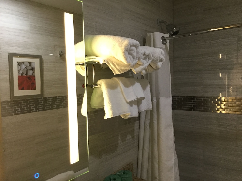 Ramada by Wyndham Bronx Terminal - photo 17